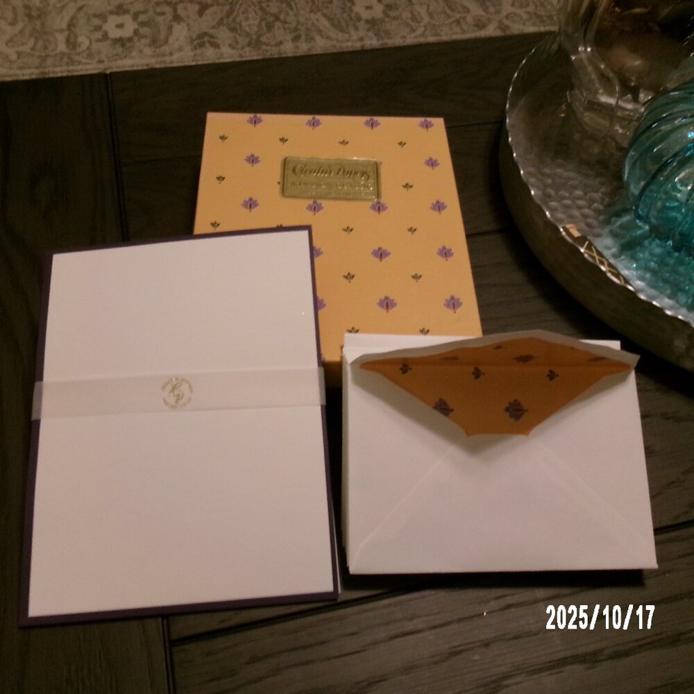 VTG Stationary by Creative Papers C. R. Gibson Boxed paper 20 PC  & Envelopes 10